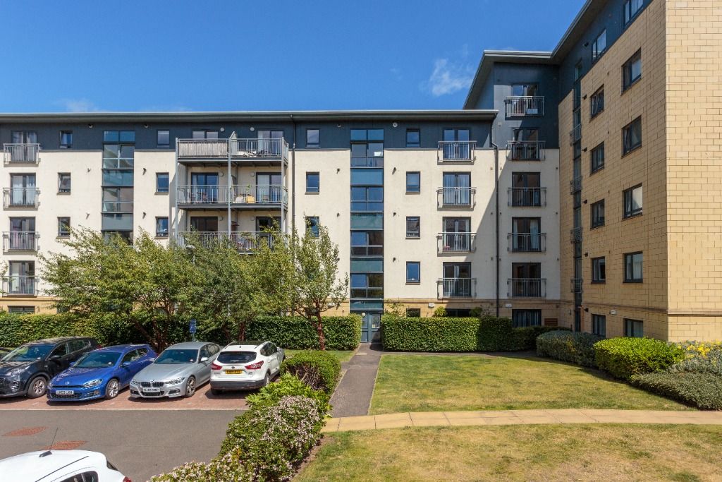 2 bed flat to rent in Newhaven Road, Leith, Edinburgh EH6, £1,475 pcm