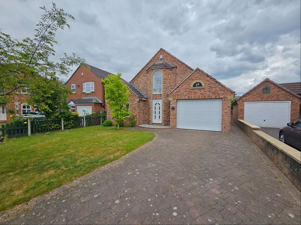 4 bed bungalow for sale in Dearne Hall Fold, Barugh Green, Barnsley S75