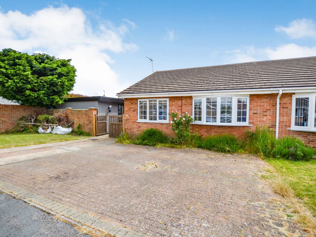 3 bed bungalow for sale in Laurel Close, ClactonOnSea CO15 Zoopla