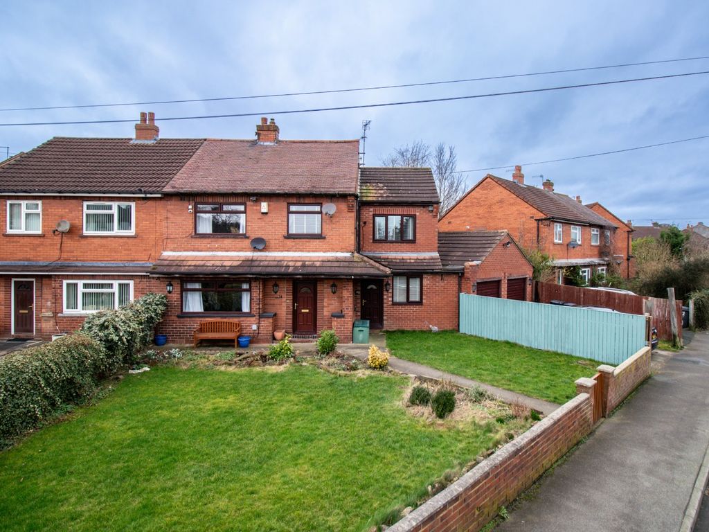 4 bed semidetached house for sale in Parkwood Road, Calverley, Pudsey