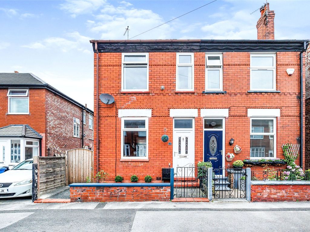 3 bed semidetached house for sale in Woodhall Road, Stockport, Greater