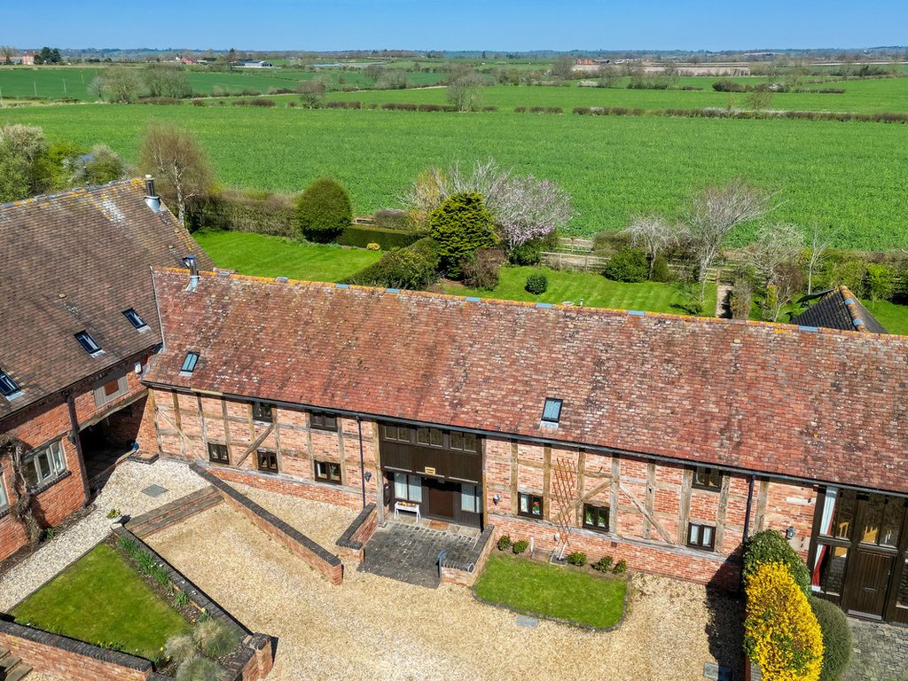 4 bed barn conversion for sale in Banbury Road, StratfordUponAvon