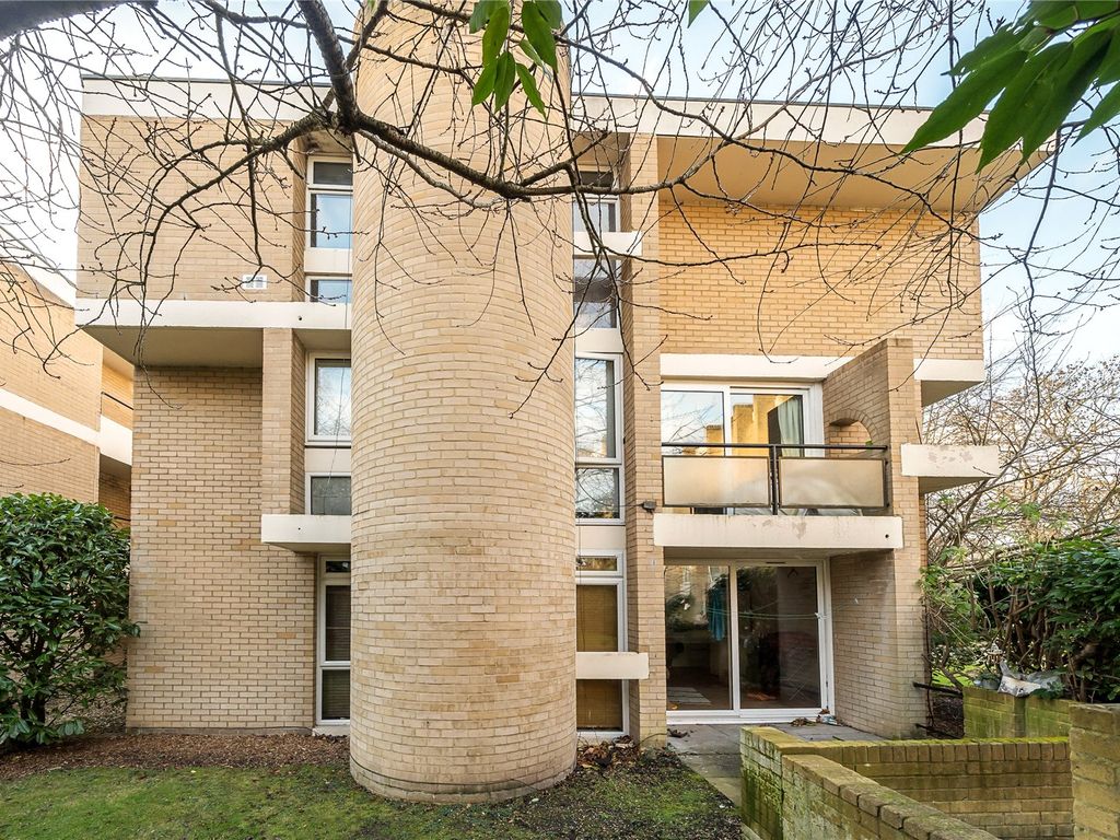2 bed flat for sale in Apex Close, Beckenham BR3, £350,000 Zoopla