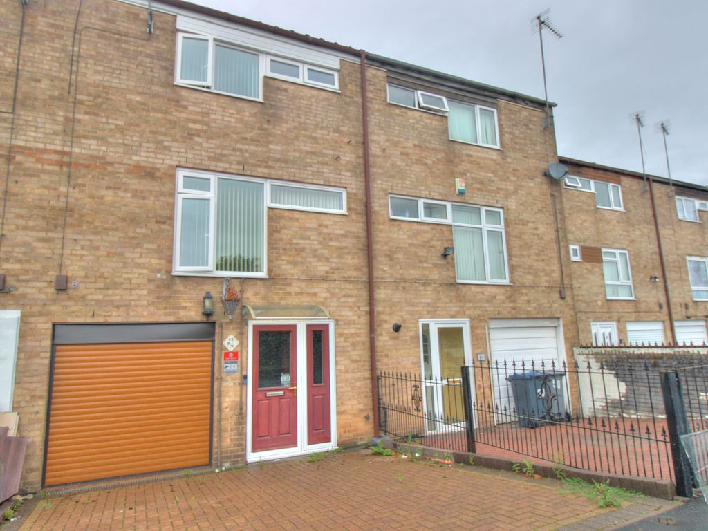 3 bed town house for sale in Simmons Leasow, Quinton, Birmingham B32