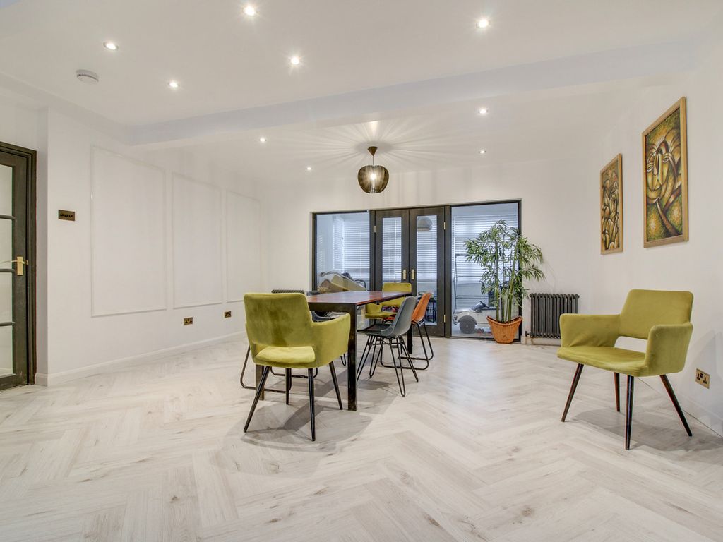 5 bed end terrace house for sale in Norfolk Avenue, London N13, £