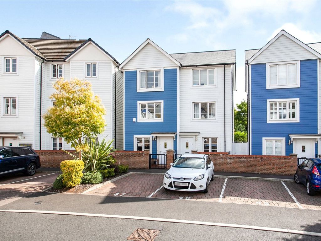 4 bed semidetached house for sale in Redbud Road, Tonbridge, Kent TN9