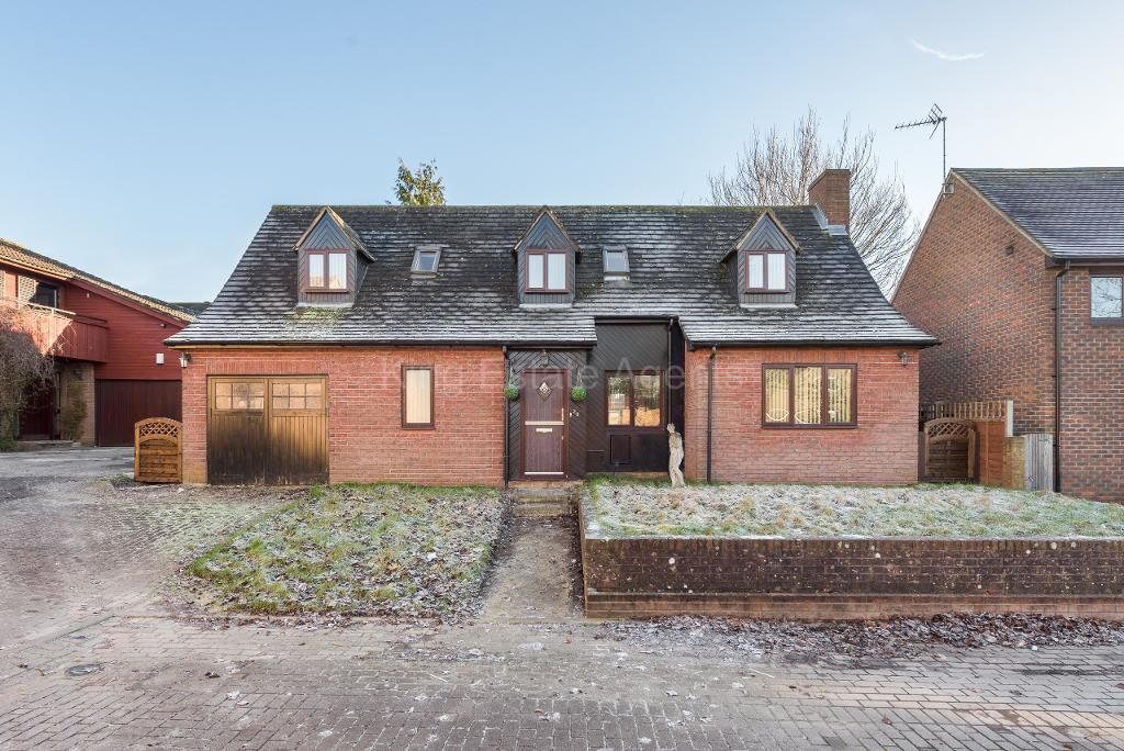 4 bed detached house for sale in Coleshill Place, Bradwell Common