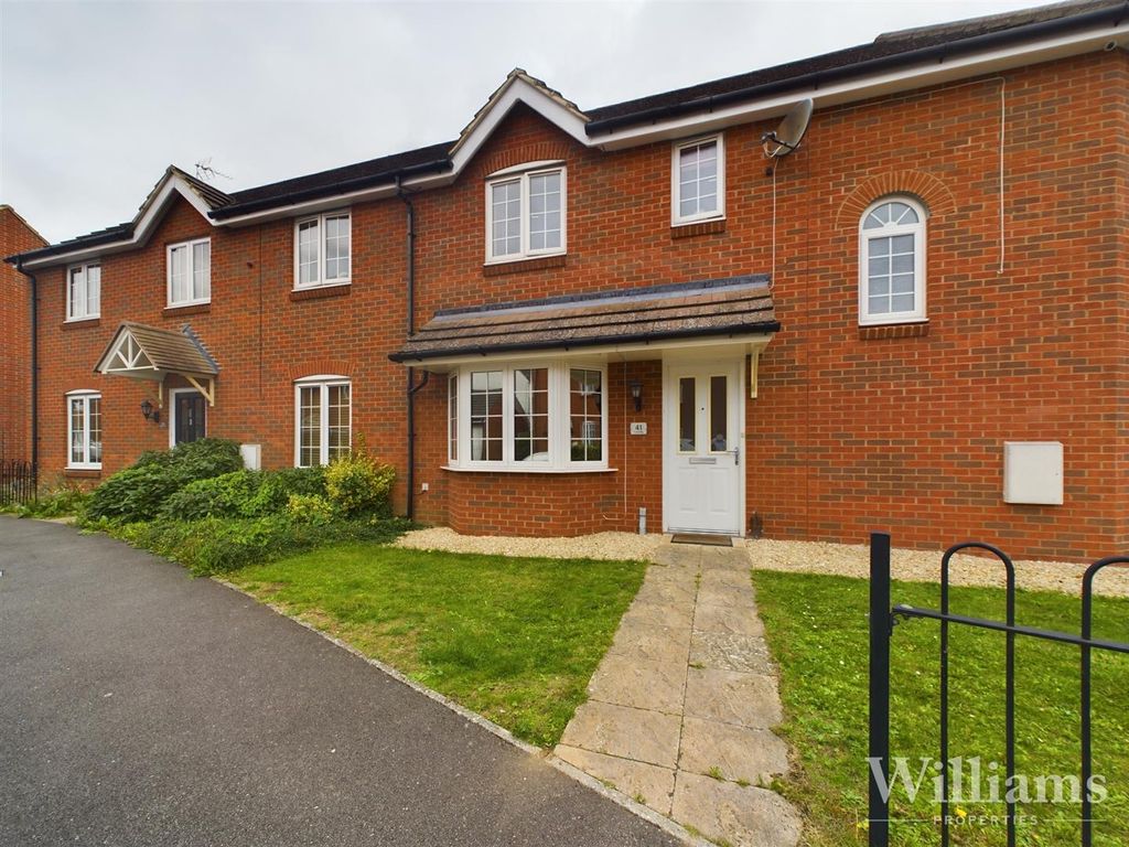4 bed terraced house for sale in Foskett Way, Aylesbury HP21, £435,000