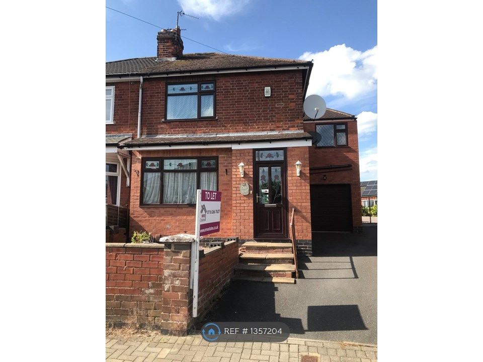 4 bed semidetached house to rent in Roydene Crescent, Leicester LE4