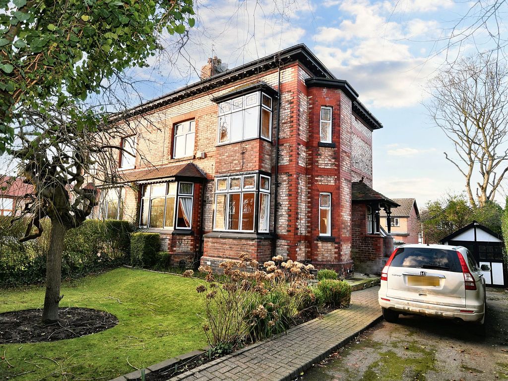 4 bed semidetached house for sale in Brackley Road, Monton M30, £