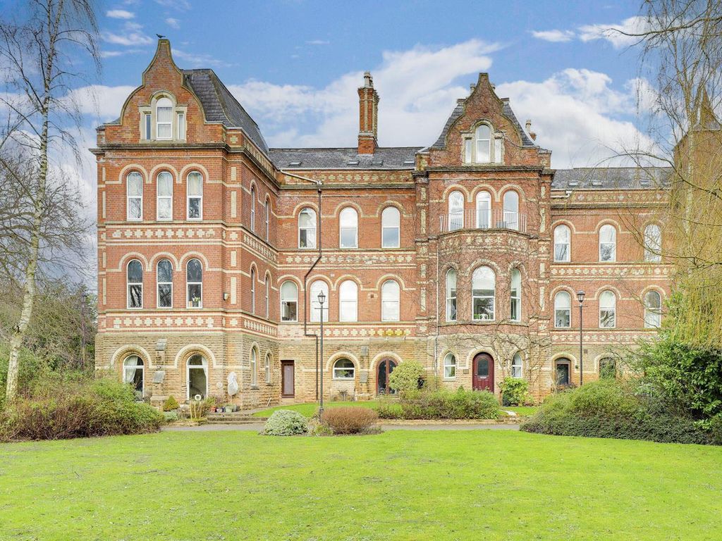 3 bed flat for sale in Hine Hall, Mapperley, Nottingham NG3, £195,000