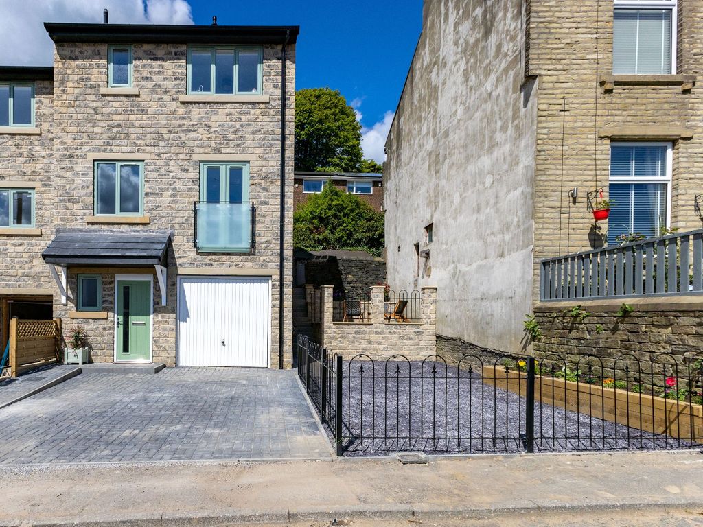 New home, 3 bed terraced house for sale in Lane Ends Green, Hipperholme