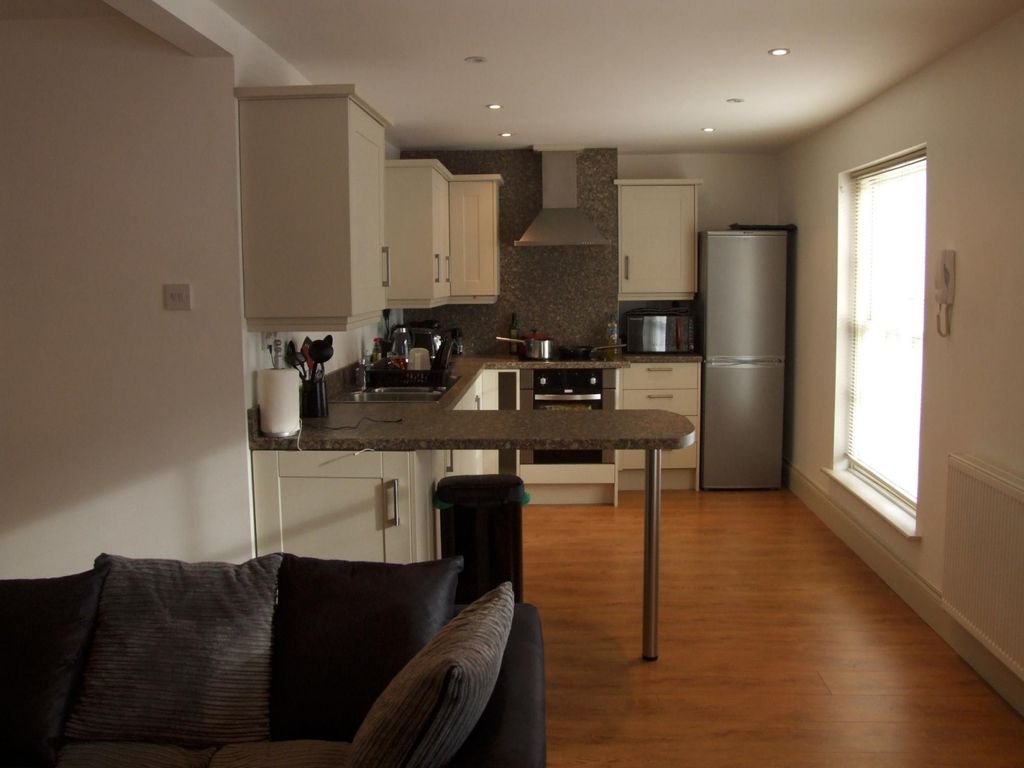 2 bed flat to rent in Market Place, Faringdon SN7 Zoopla