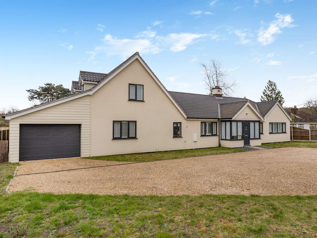 5 bed bungalow for sale in Hopton Road, Garboldisham, Diss IP22, £