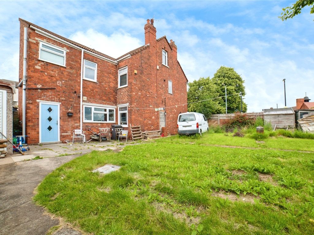 4 bed detached house for sale in Coxmoor Road, SuttonInAshfield, Nottinghamshire NG17, £