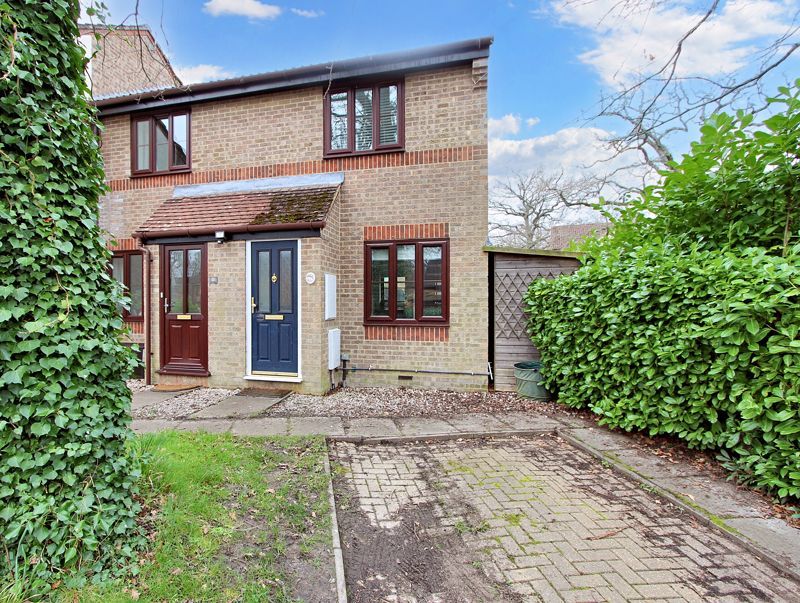 2 bed terraced house for sale in Meadowland, Chineham, Basingstoke RG24