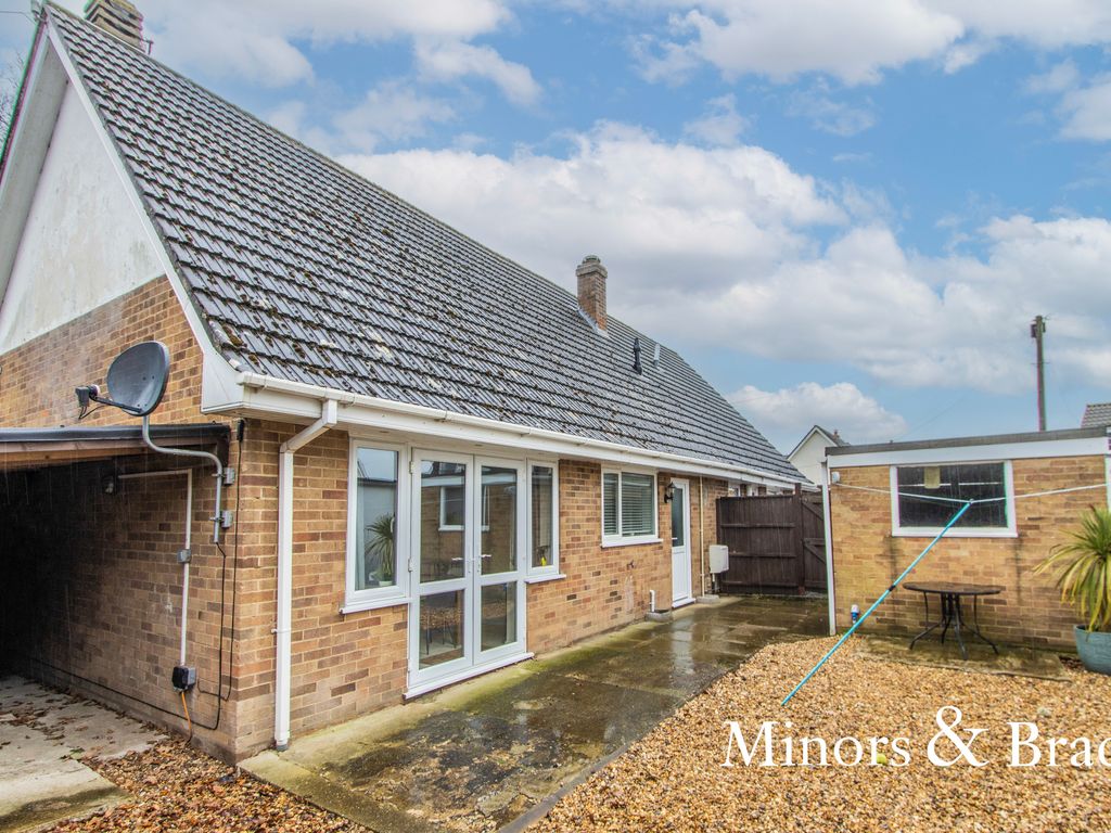 3 bed semidetached bungalow for sale in Holt Road, Horsford, Norwich