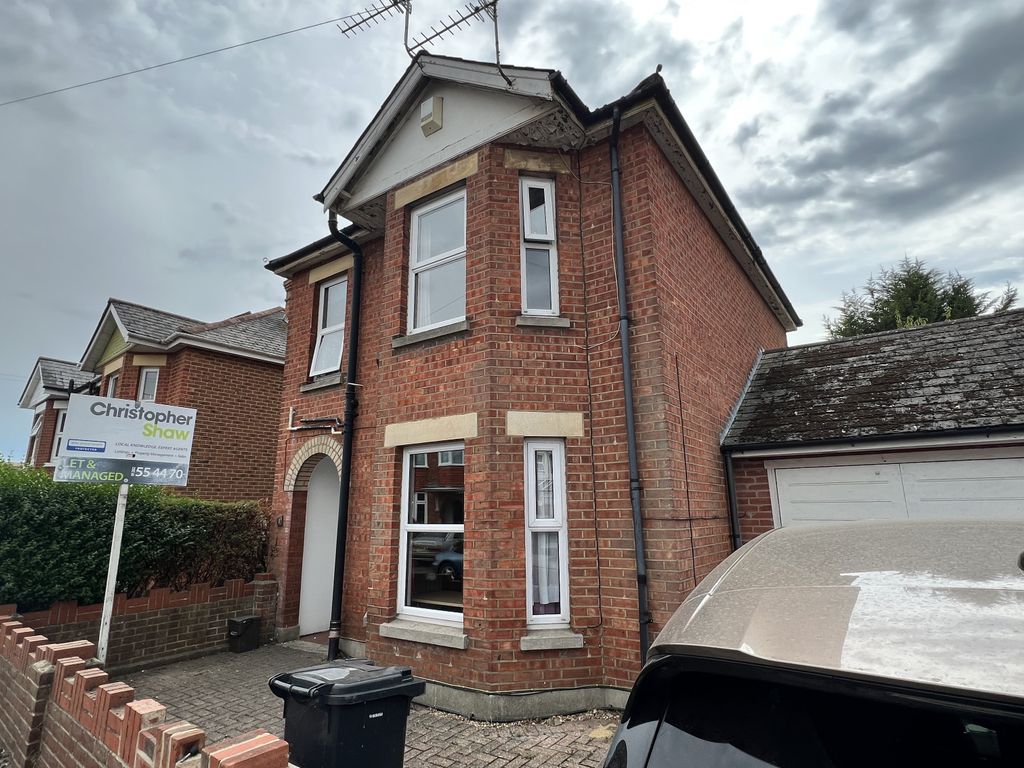 5 bed property to rent in Castle Road, Winton, Bournemouth BH9 Zoopla