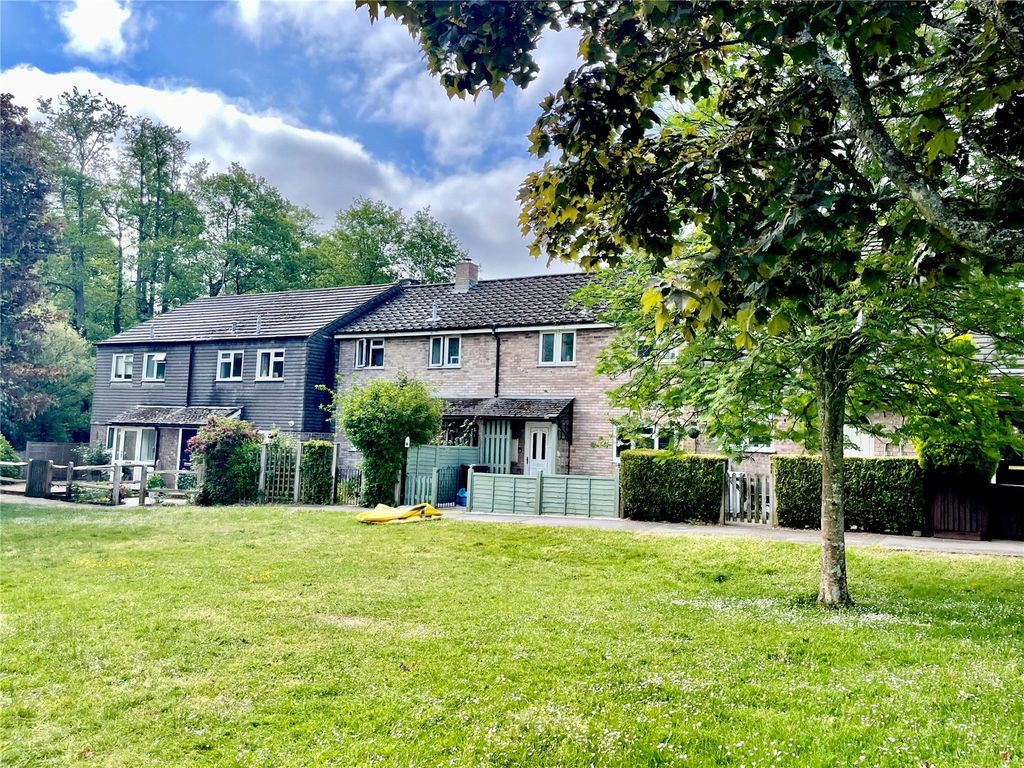 3 bed detached house for sale in Mead Way, Midhurst, West Sussex GU29