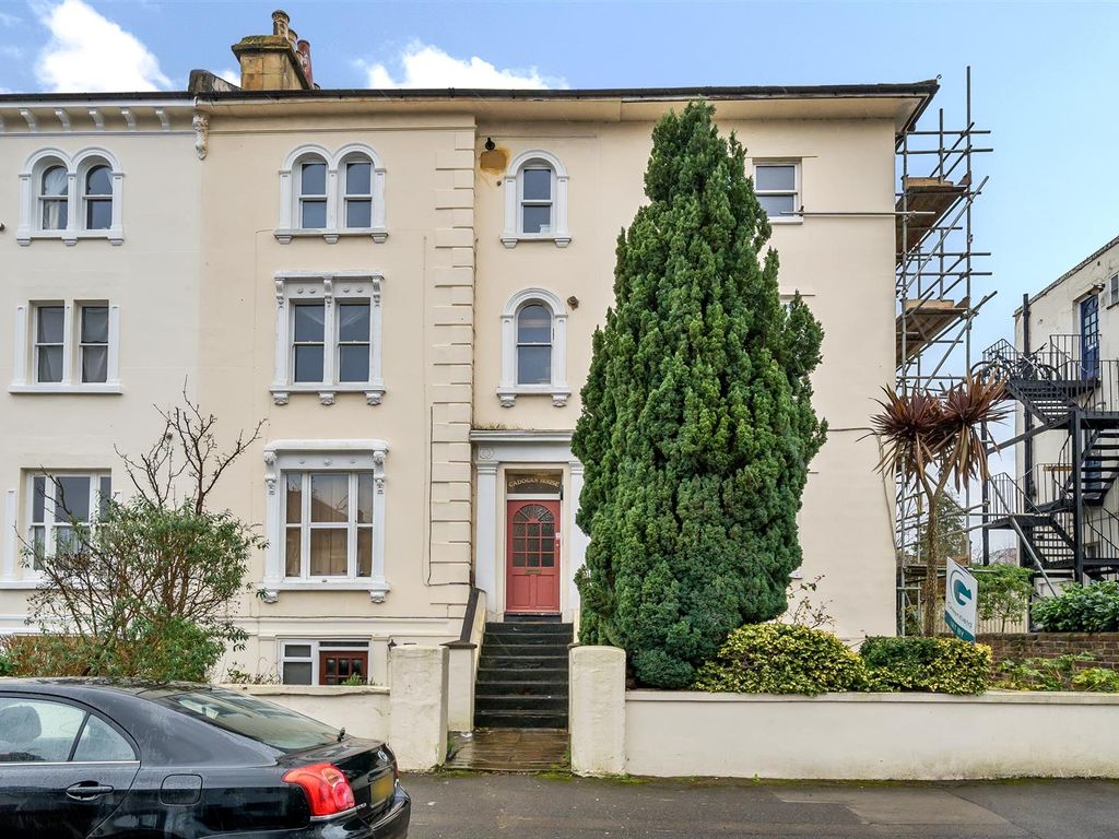 2 bed flat for sale in Cadogan Road, Surbiton KT6, £375,000 Zoopla