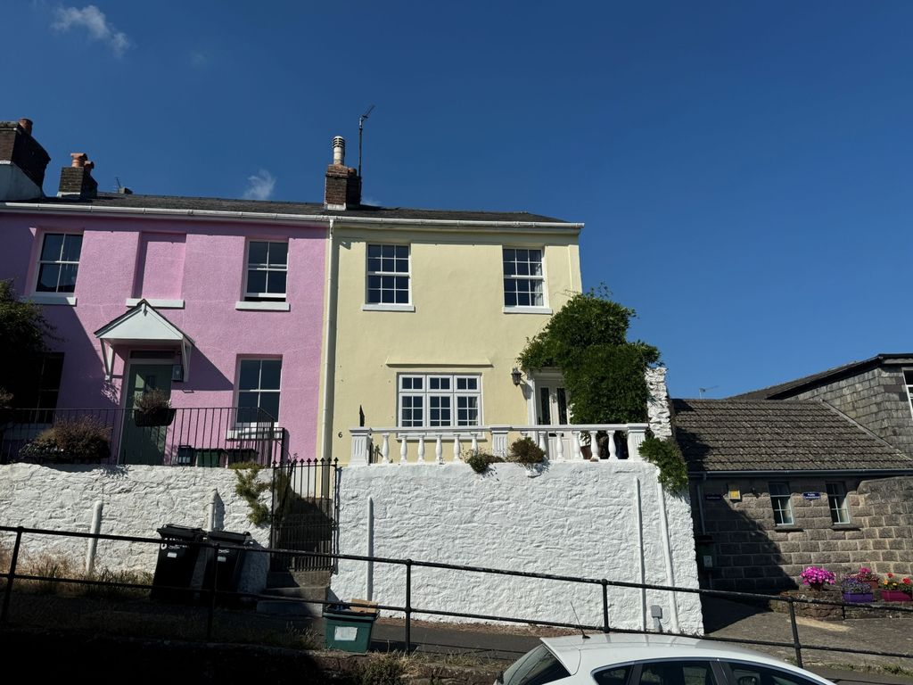 2 bed terraced house to rent in Fore Street,