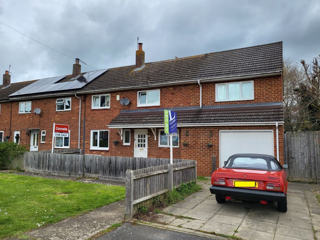 4 bed end terrace house for sale in Marston Avenue, Lighthorne Heath