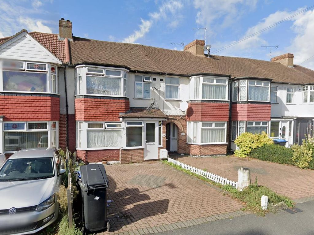 5 bed terraced house to rent in Great Cambridge Road, Enfield EN1, £