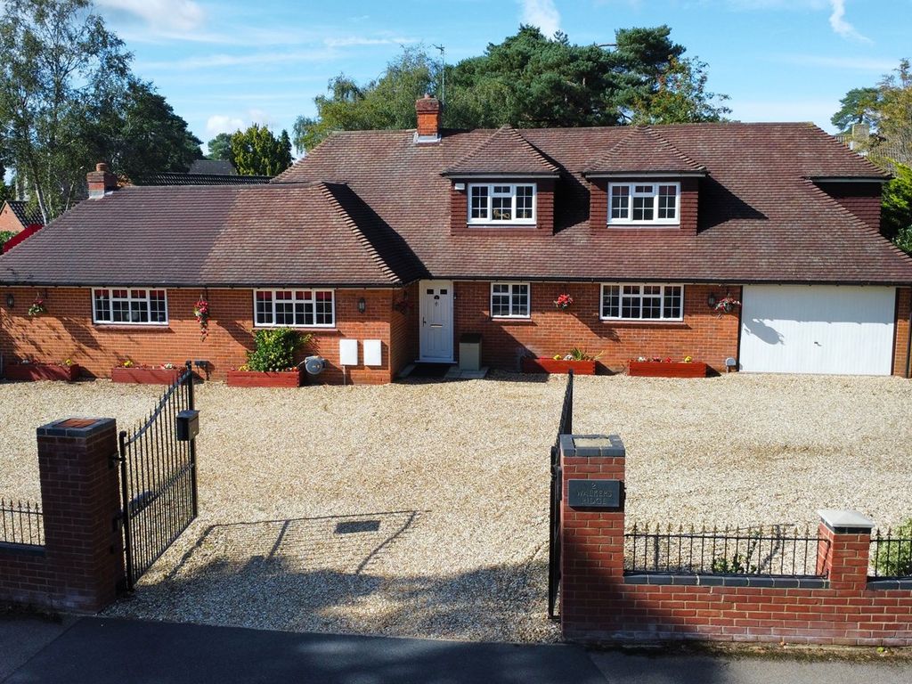 5 bed detached house for sale in Walkers Ridge, Camberley GU15, £