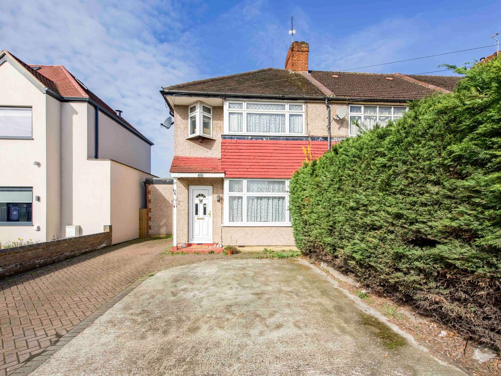 3 bed end terrace house for sale in Clockhouse Lane, Ashford TW15 Zoopla