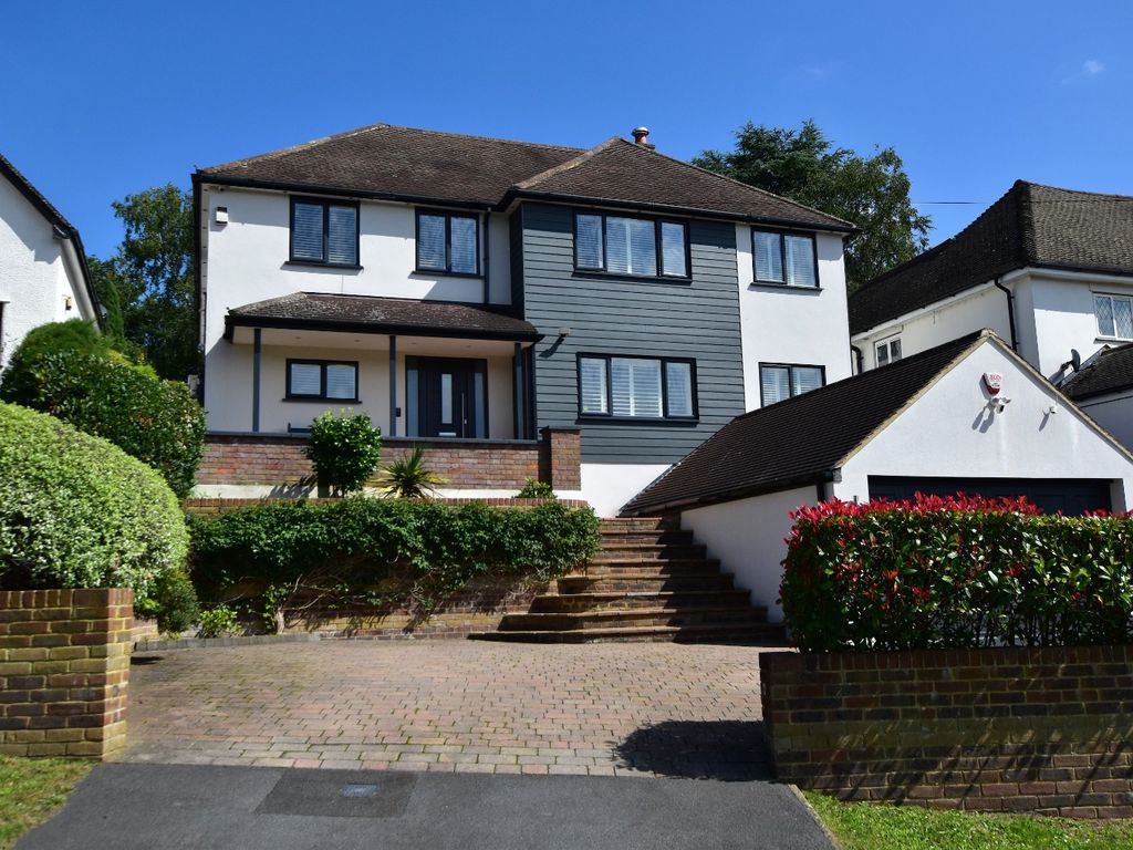 4 bed detached house for sale in Valley Road, Rickmansworth