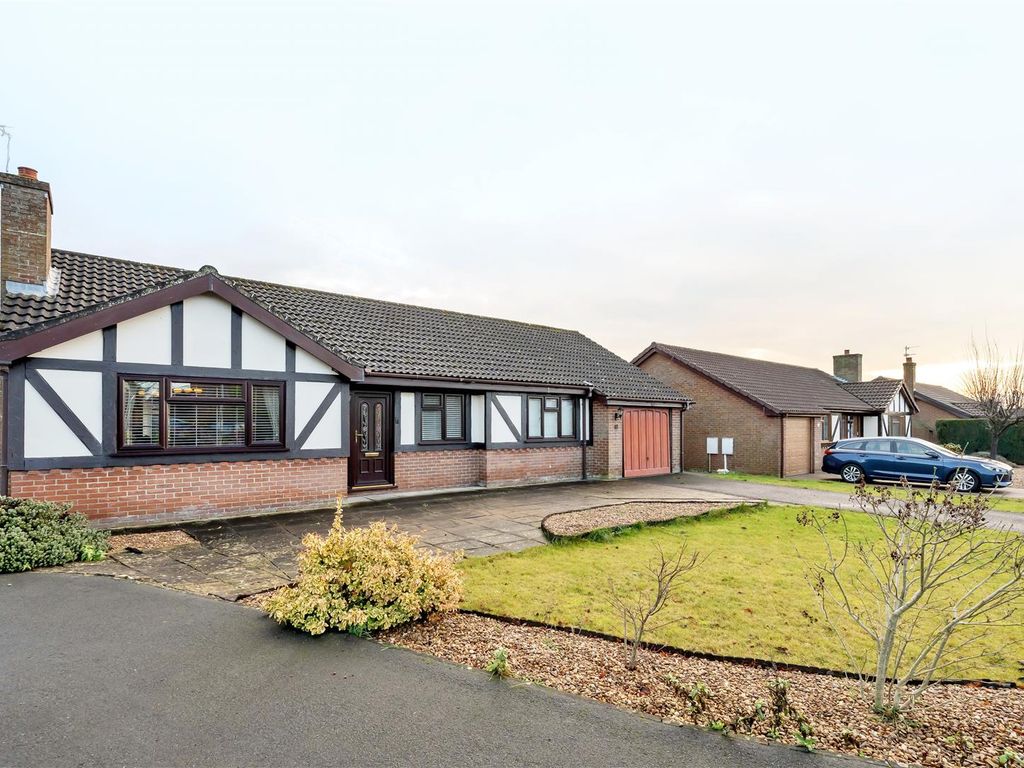 3 bed detached bungalow for sale in Tudor Park, Horncastle, Lincs LN9
