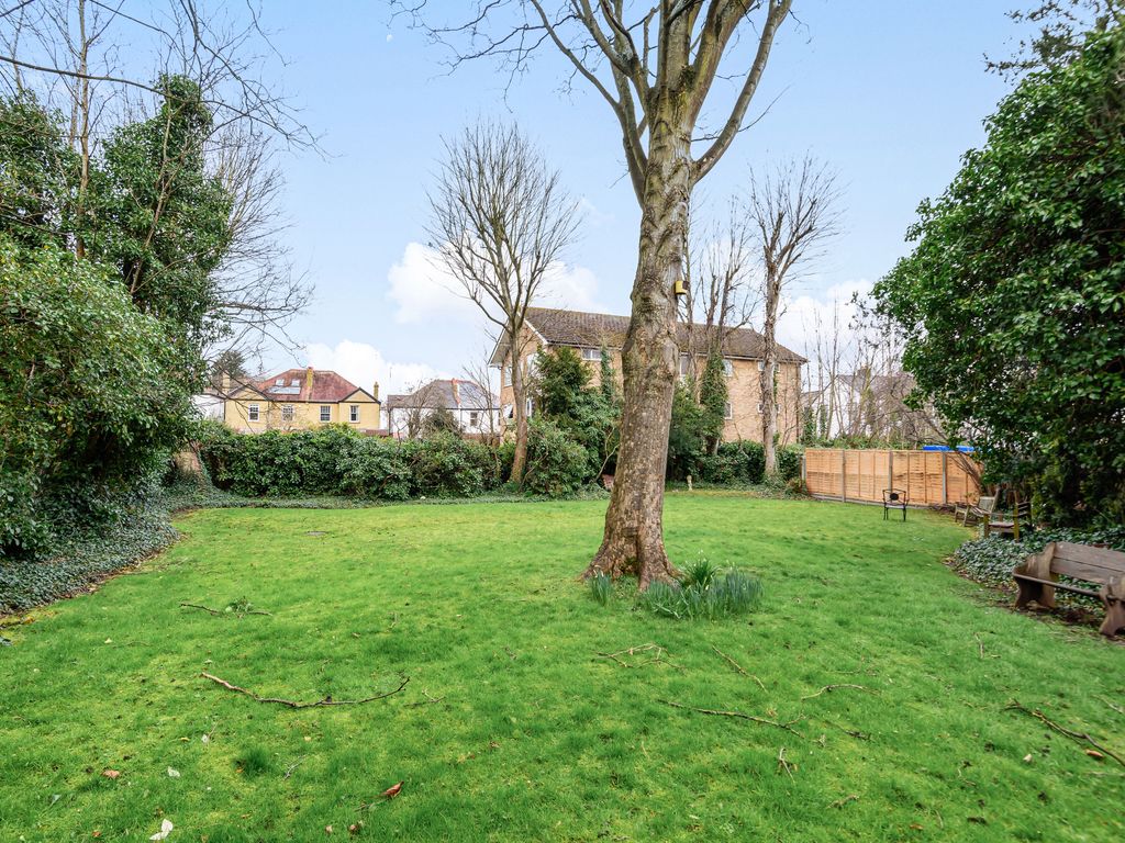 2 bed flat for sale in Station Road, New EN5 Zoopla
