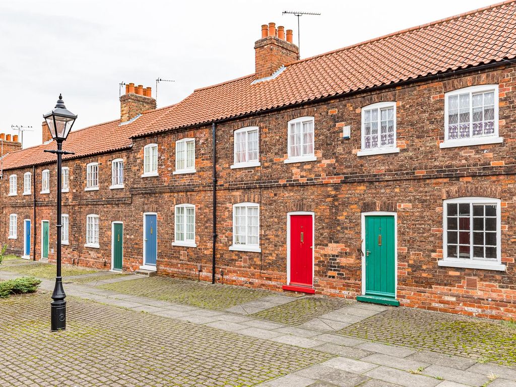 2 bed terraced house for sale in Redbourne Street, Scunthorpe DN16, £70,000 Zoopla