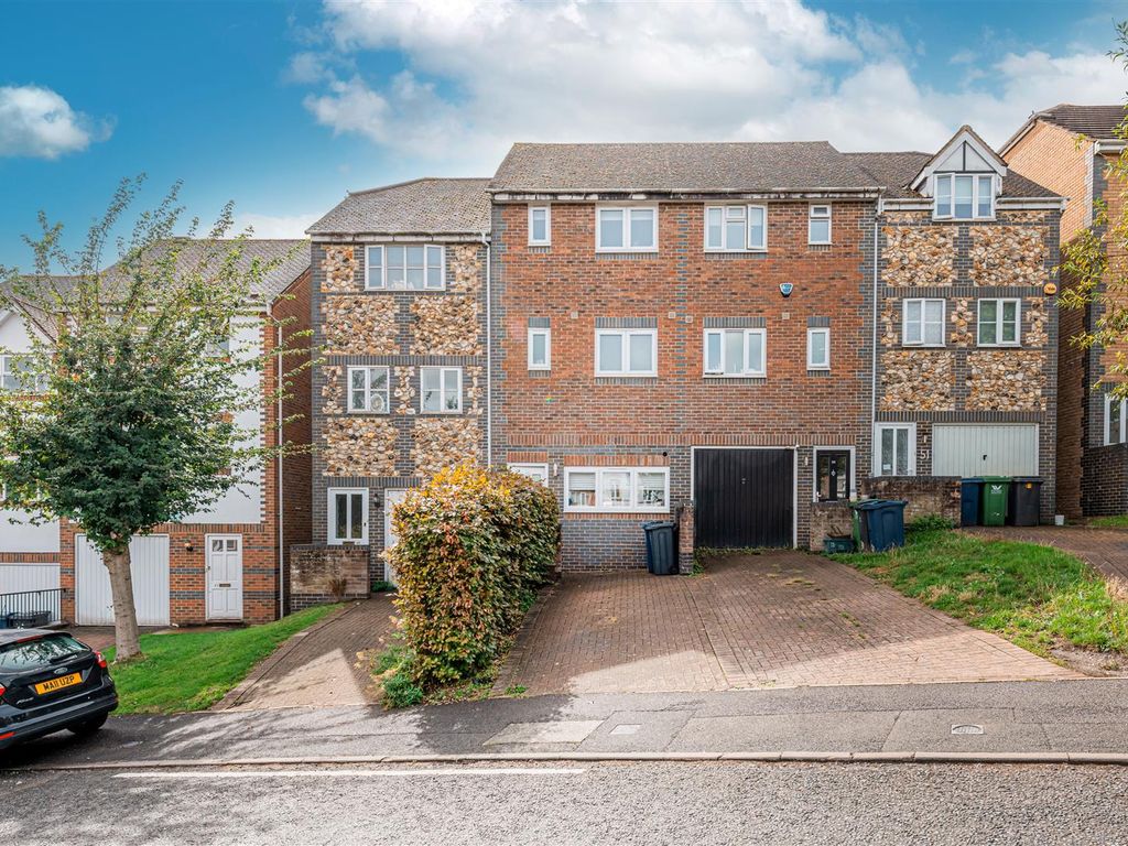 3 bed property for sale in Wheelers Park, High HP13 Zoopla