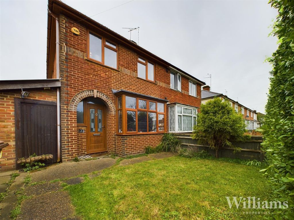 3 bed semidetached house for sale in Haydon Road, Aylesbury