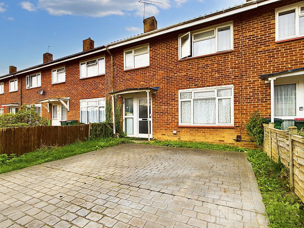 3 bed terraced house for sale in Juniper Road, Crawley RH11, £335,000