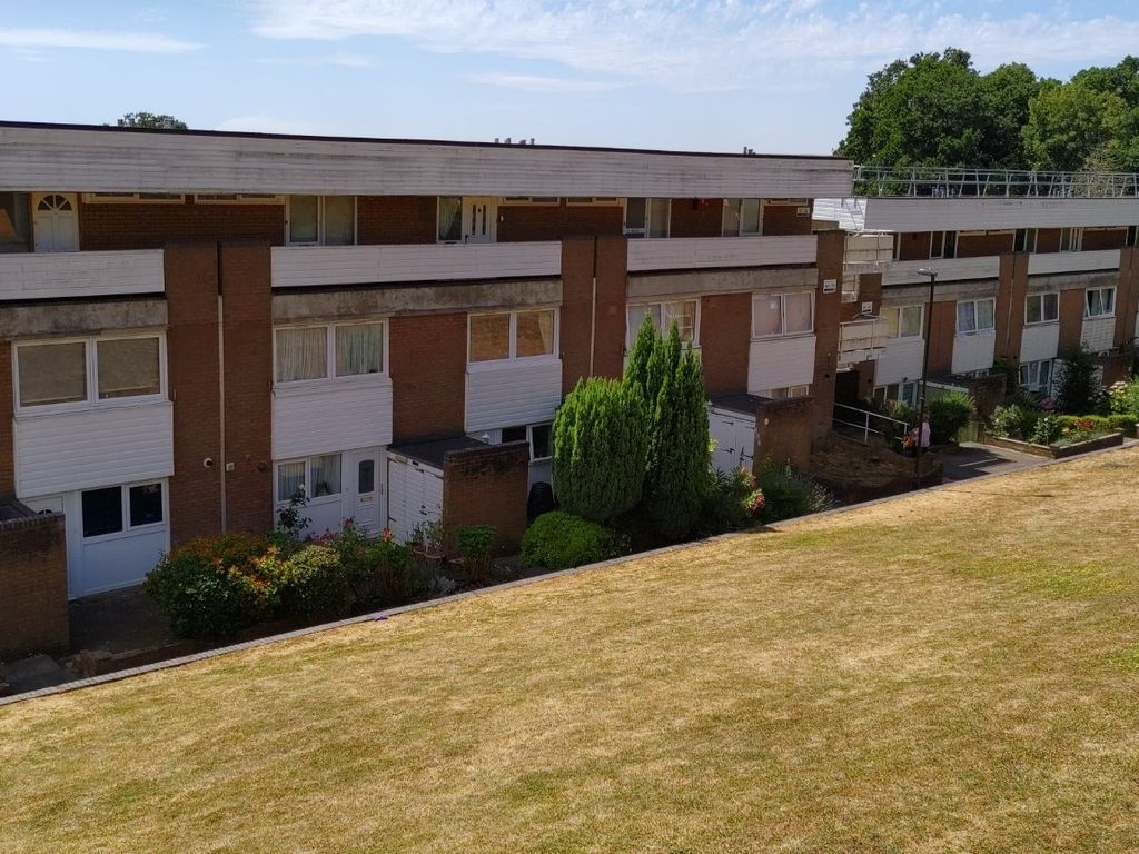 Menlo Gardens, London SE19  