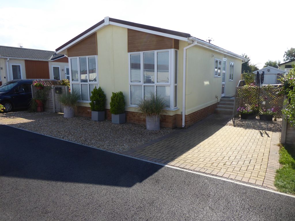 2 bed mobile/park home for sale in Berkeley Vale Park, Hook Street