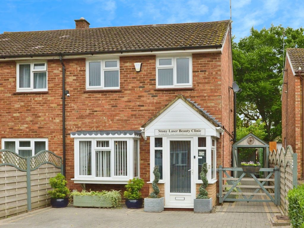 2 bed semidetached house for sale in Chestnut Close, Stony Stratford