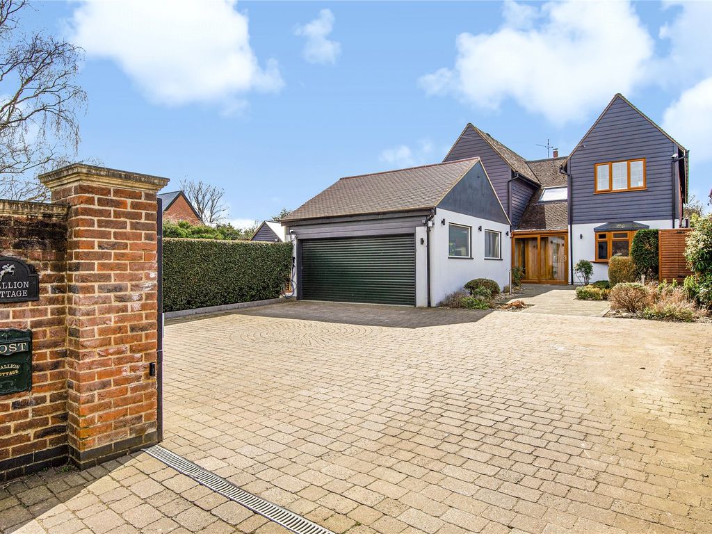 5 bed detached house for sale in Epping Road, Nazeing, Waltham Abbey