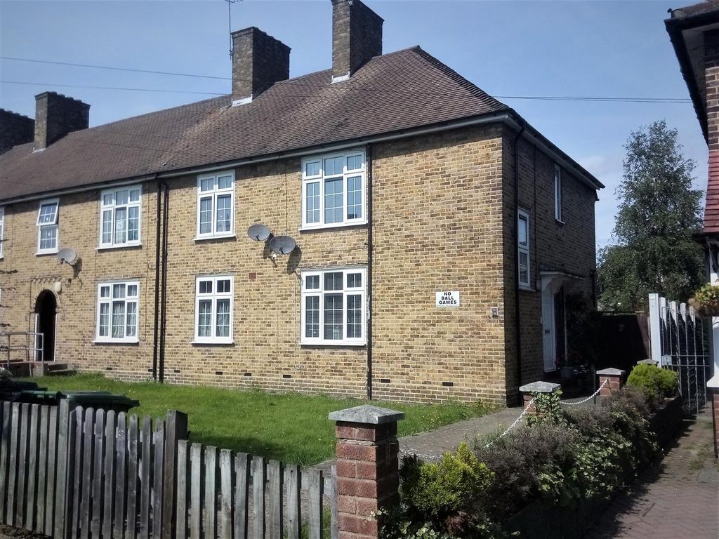 1 bed flat to rent in Saxlingham Road, Chingford E4, £1,400 pcm Zoopla