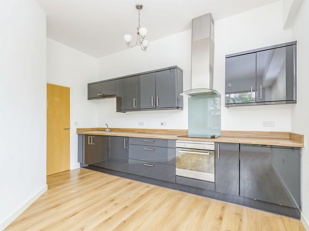 2 bed flat to rent in Millbrook Road East, Southampton SO15, £1,200 pcm Zoopla