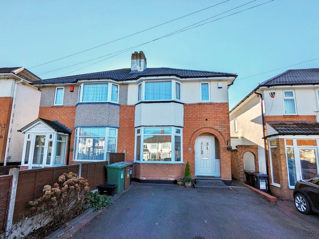 3 bed semidetached house for sale in Pierce Avenue, Solihull B92, £