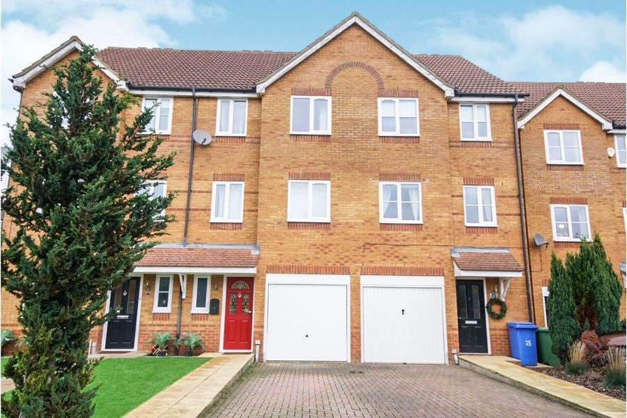 3 bed town house to rent in Beech Close, Aldershot GU12 Zoopla