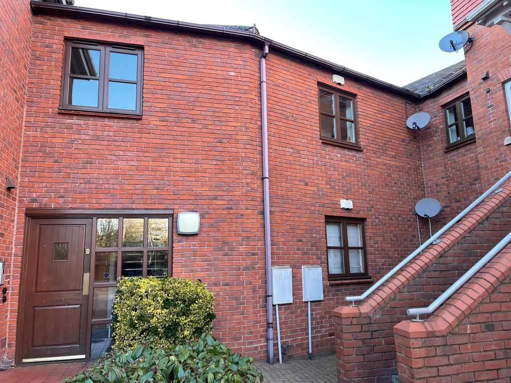 2 bed flat for sale in Old Hall Gardens, Shirley, Solihull B90, £