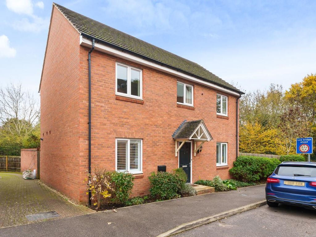 4 bed detached house for sale in Morris Avenue, Uxbridge UB8, £685,000