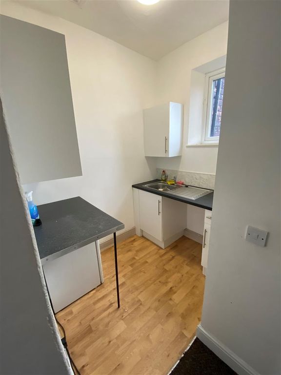 Studio to rent in Liverpool Road, Kidsgrove, StokeOnTrent ST7, £495