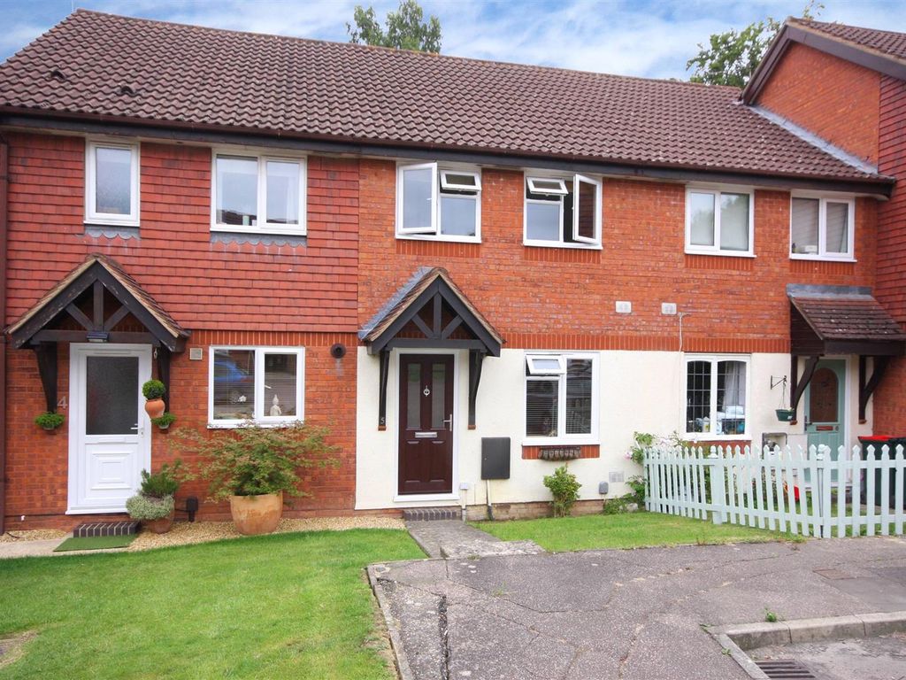 2 bed terraced house for sale in Chetwood Road, Crawley RH11, £315,000