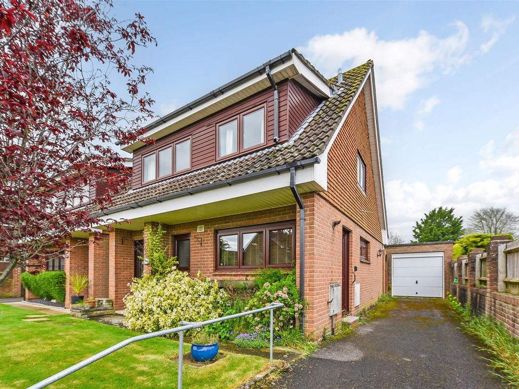 3 bed detached house for sale in Mercia Avenue, Charlton, Andover SP10