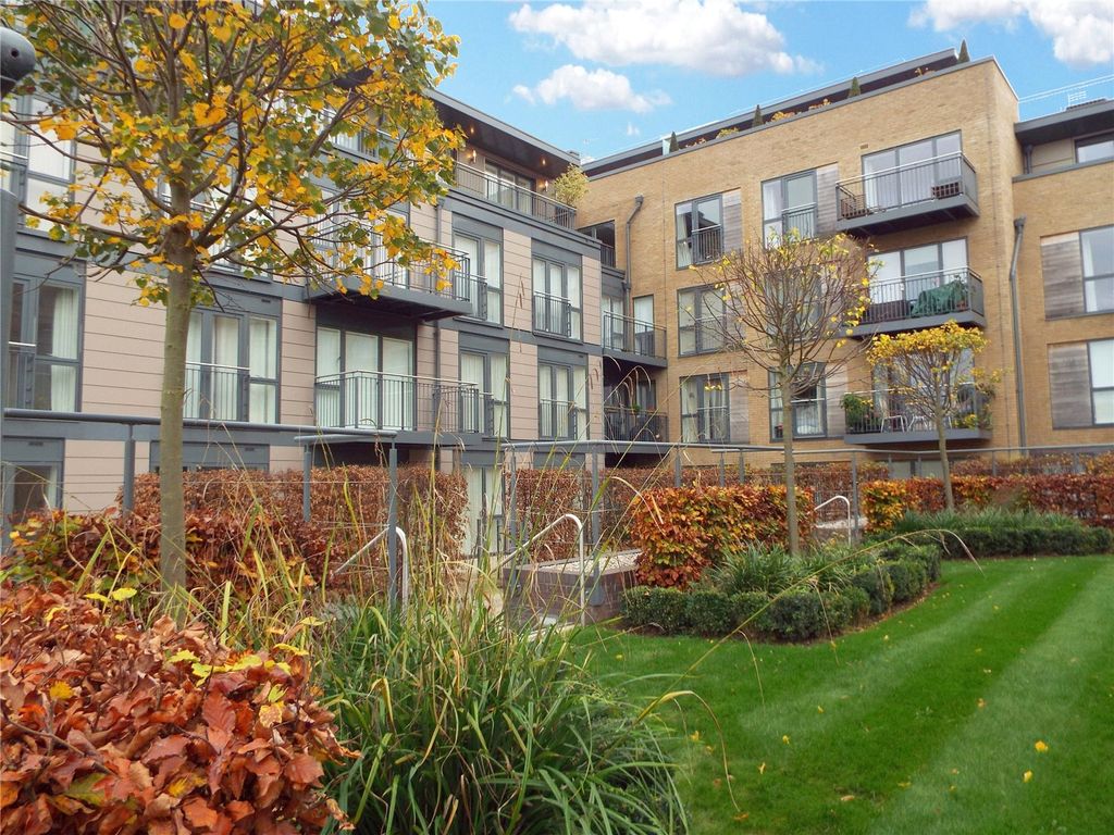 2 bed flat for sale in Kingsley Walk, Cambridge, Cambridgeshire CB5, £